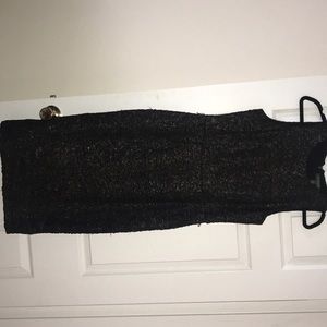 Sleeveless midi black and gold dress